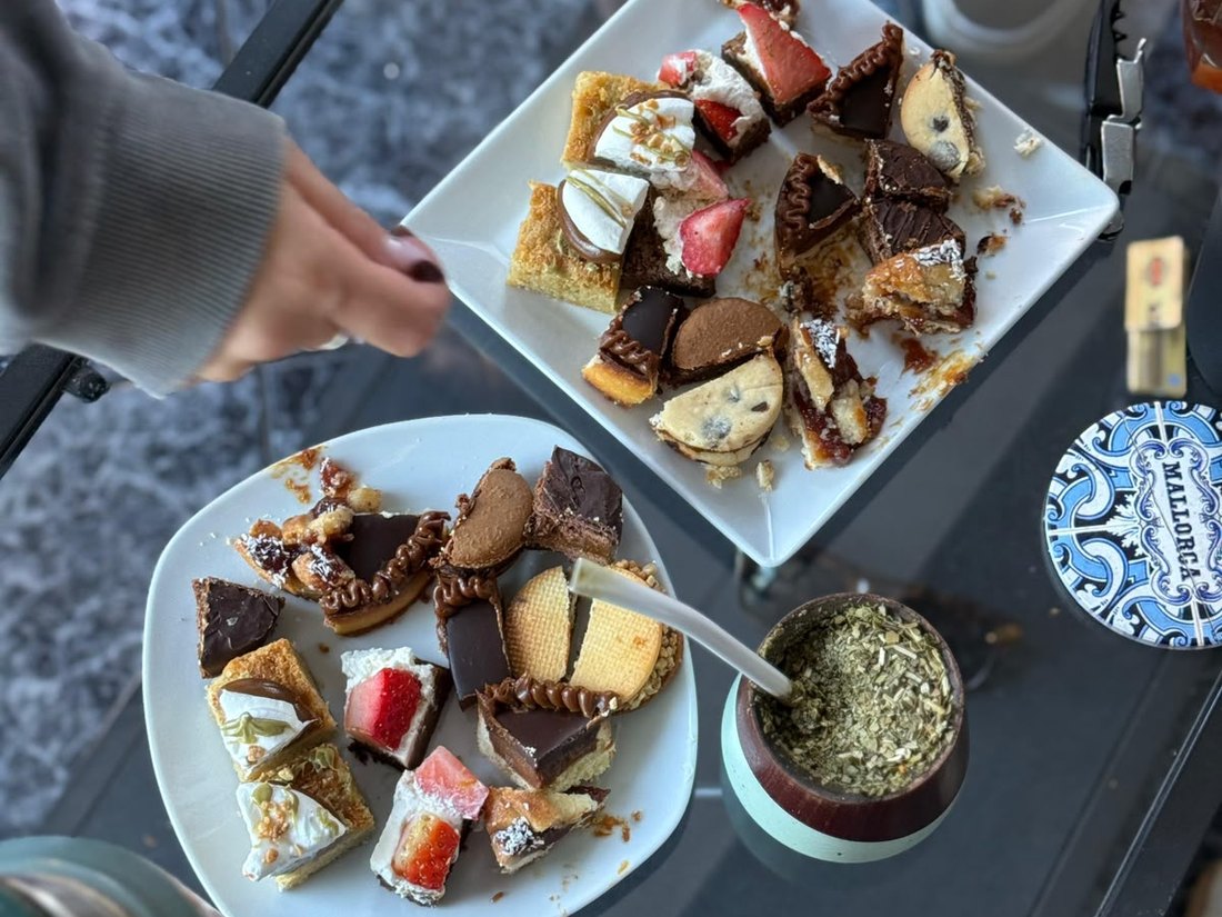 Box amigos de La Pastry: dos platos de dulces para compartir con un mate