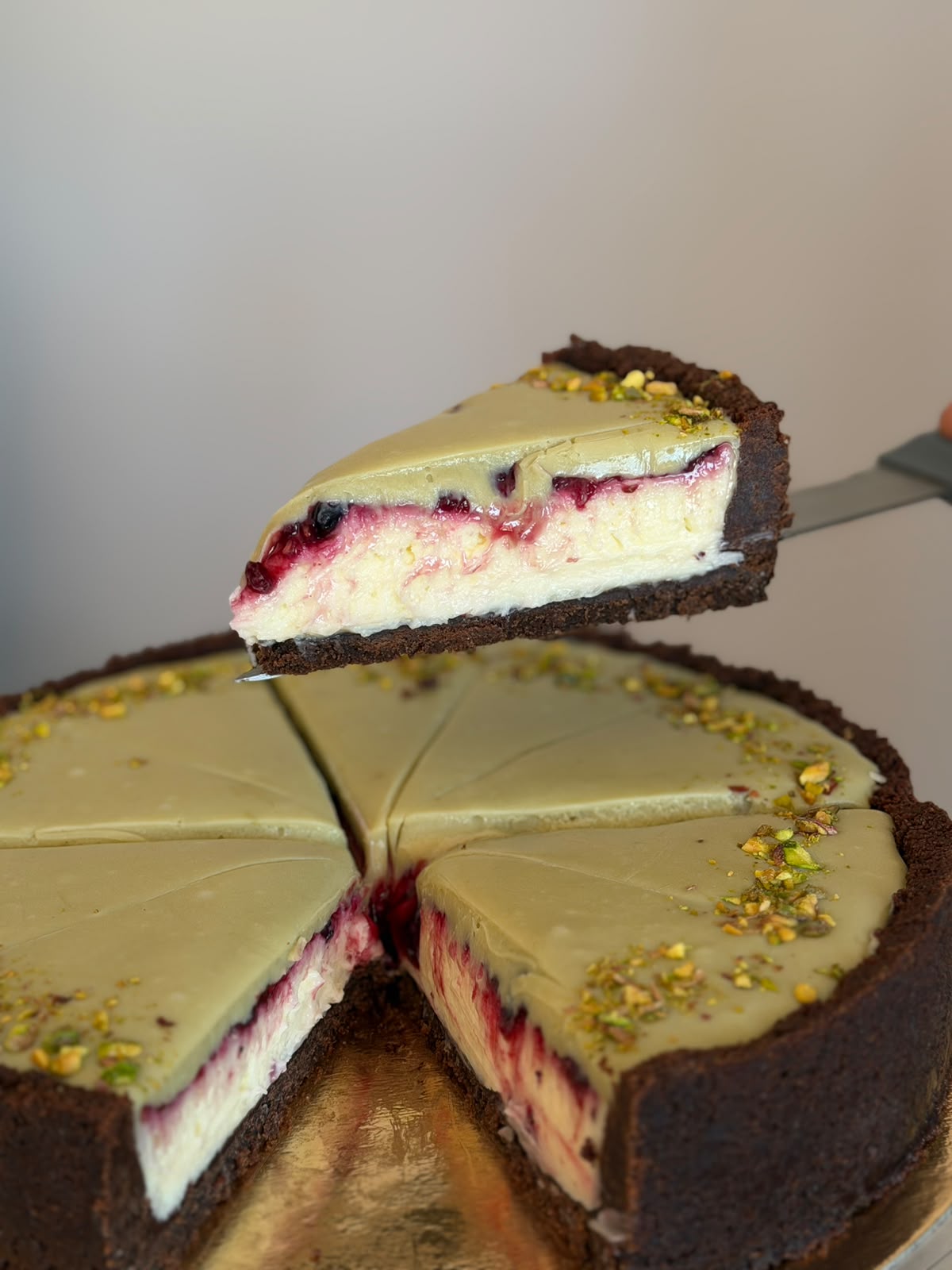 Tarta Tana cortada, mostrando la porción